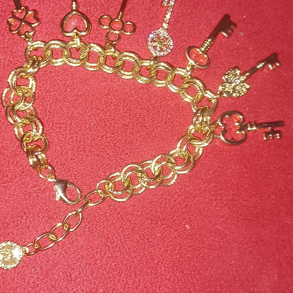 R.J Graziano goldtone charm bracelet - Picture 2 of 3